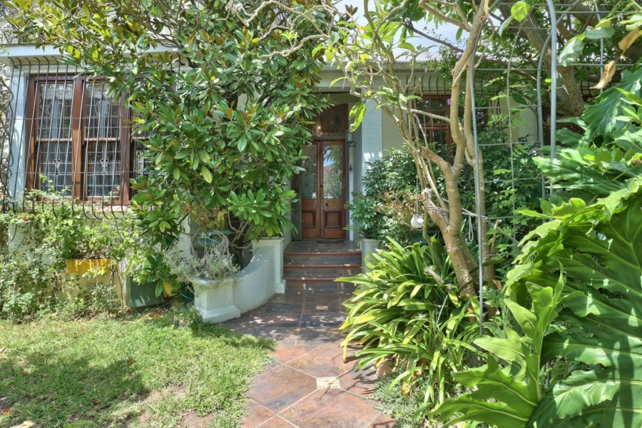 4 Bedroom Property for Sale in Green Point Western Cape